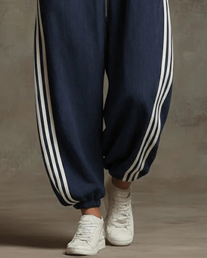 Sophie | Jumpsuit mit Stehkragen, Reißverschluss und Seitenstreifen