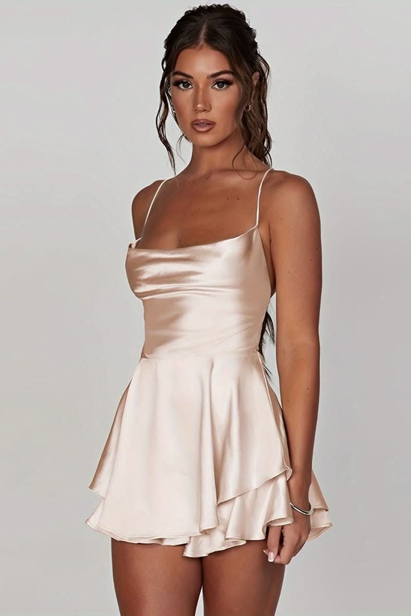 Katja | Satin-Minikleid mit eckigem Ausschnitt und Rüschensaum
