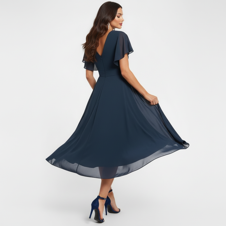 Luisa | Midikleid mit V-Ausschnitt und abgestuftem Stufensaum