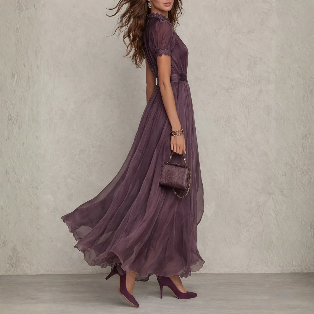 Amelie | Chiffon-Maxikleid mit Spitzendetails und Taillenbund