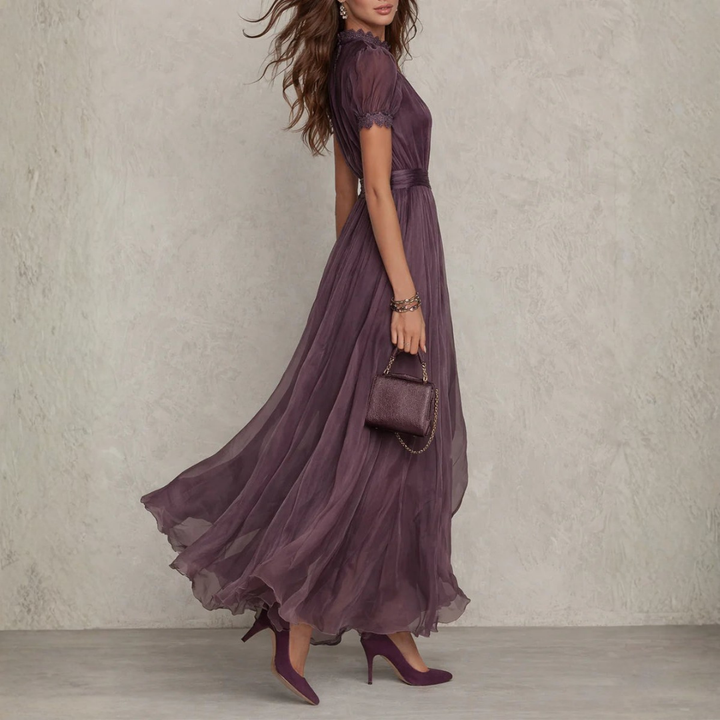 Amelie | Chiffon-Maxikleid mit Spitzendetails und Taillenbund