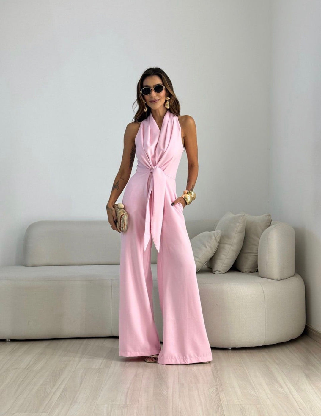 Eleanor | Neckholder-Jumpsuit mit Taillengürtel und weitem Bein