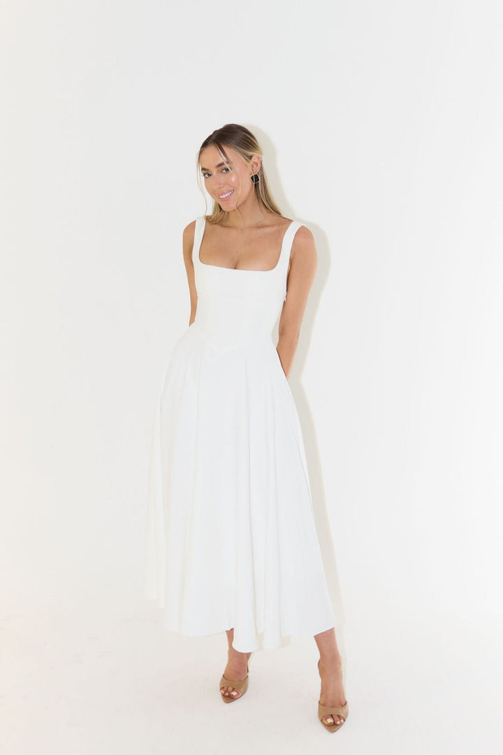 Kerstin | Ärmelloses A-Linien-Midikleid mit quadratischem Ausschnitt