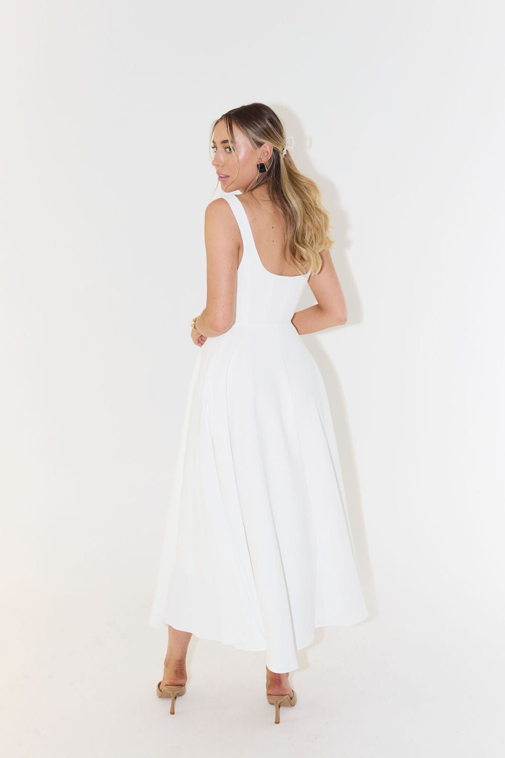 Kerstin | Ärmelloses A-Linien-Midikleid mit quadratischem Ausschnitt