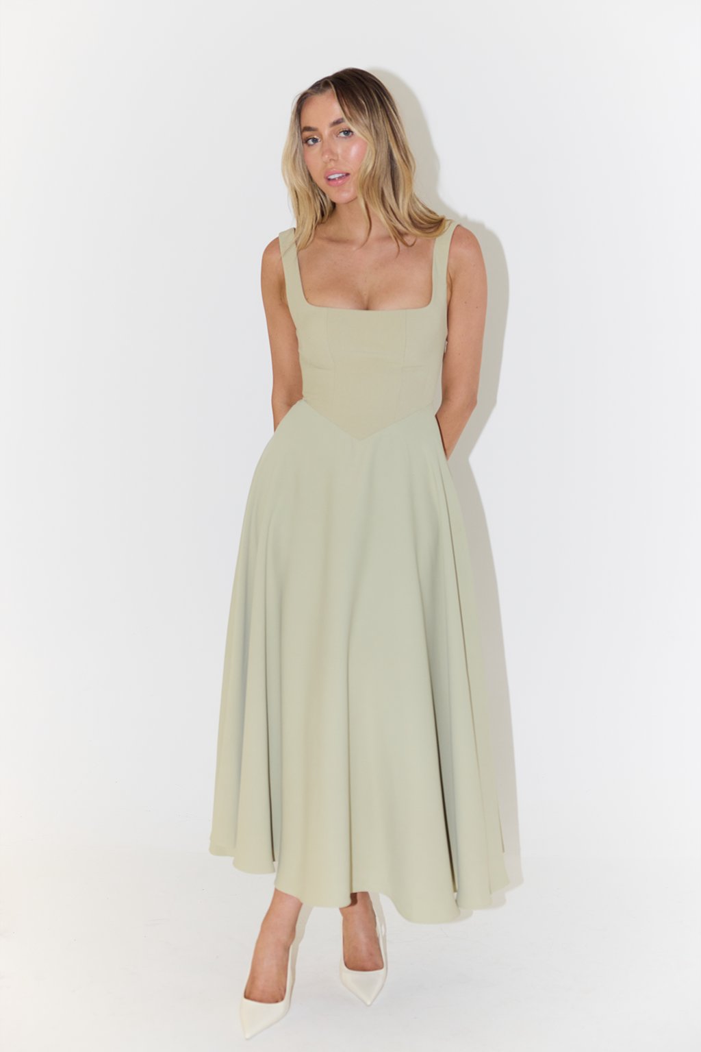 Kerstin | Ärmelloses A-Linien-Midikleid mit quadratischem Ausschnitt