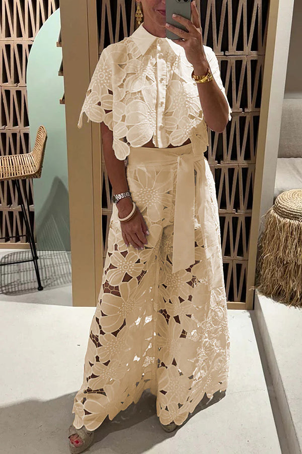 Clara | Zweiteiliges Maxi-Set mit Ösen-Stickerei und Rüschendetails
