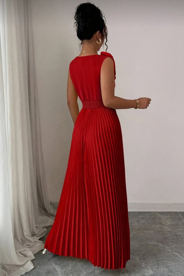 Victoria | Plissiertes Maxikleid mit Blumenapplikation