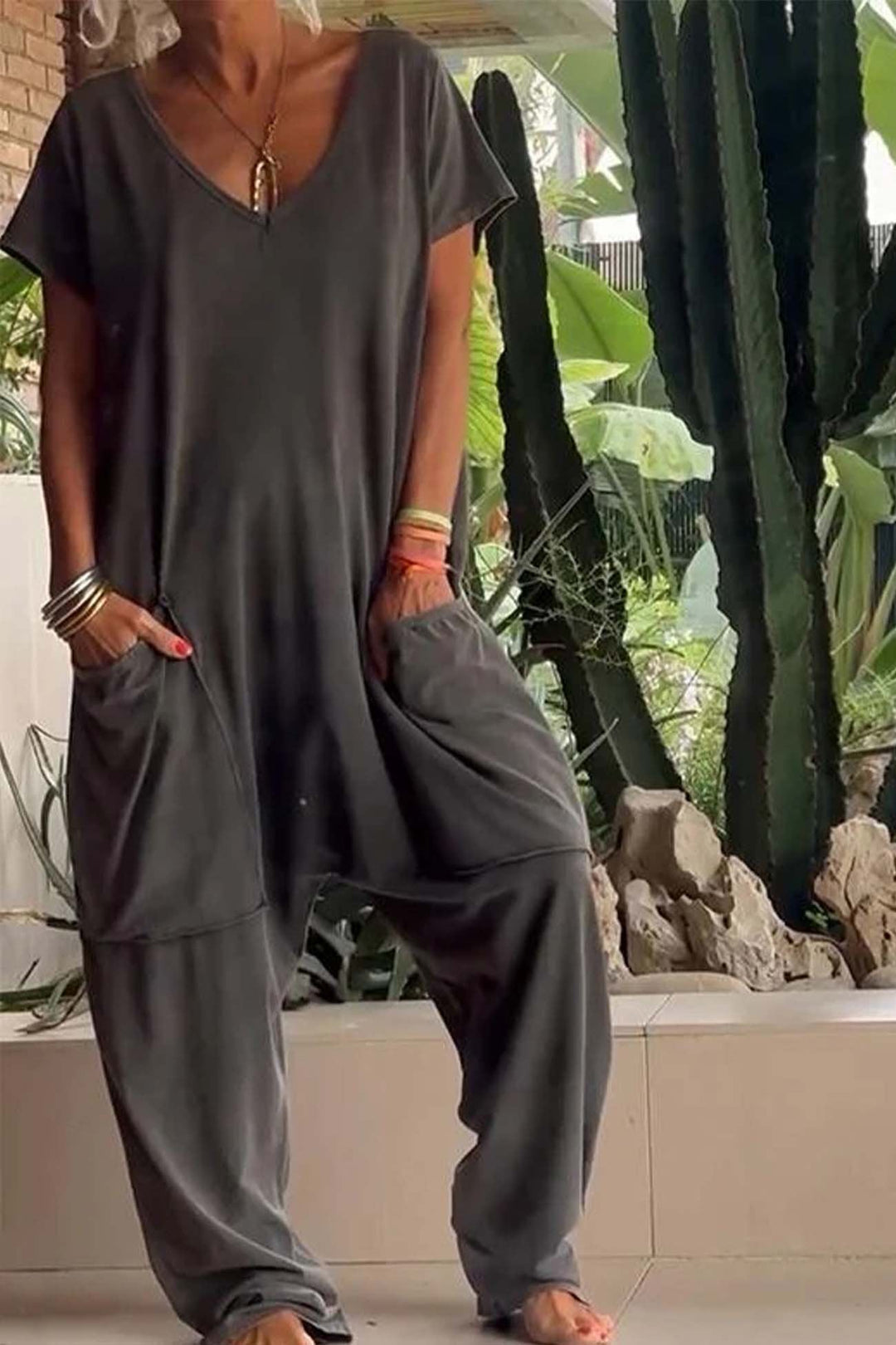 Lina | Jumpsuit mit V-Ausschnitt, Kurzarm, Weitem Bein und Seitentaschen