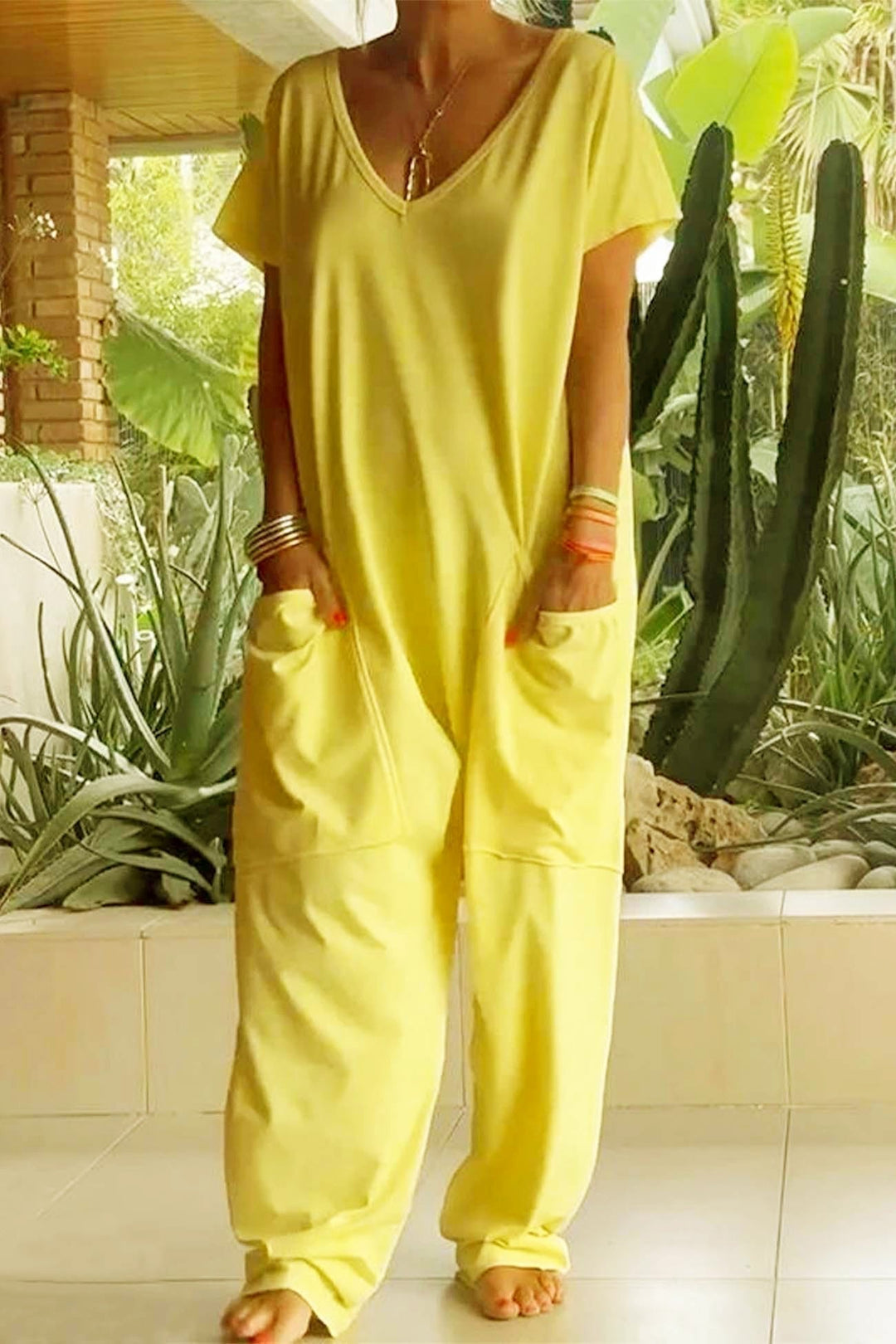 Lina | Jumpsuit mit V-Ausschnitt, Kurzarm, Weitem Bein und Seitentaschen