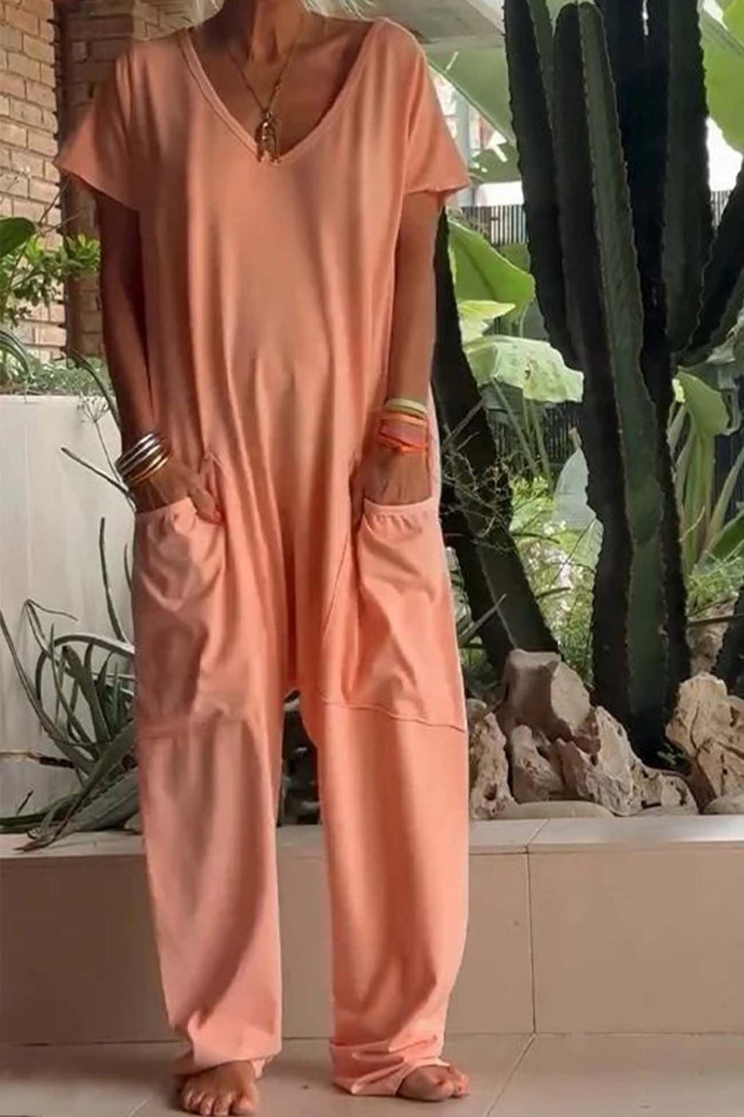 Lina | Jumpsuit mit V-Ausschnitt, Kurzarm, Weitem Bein und Seitentaschen