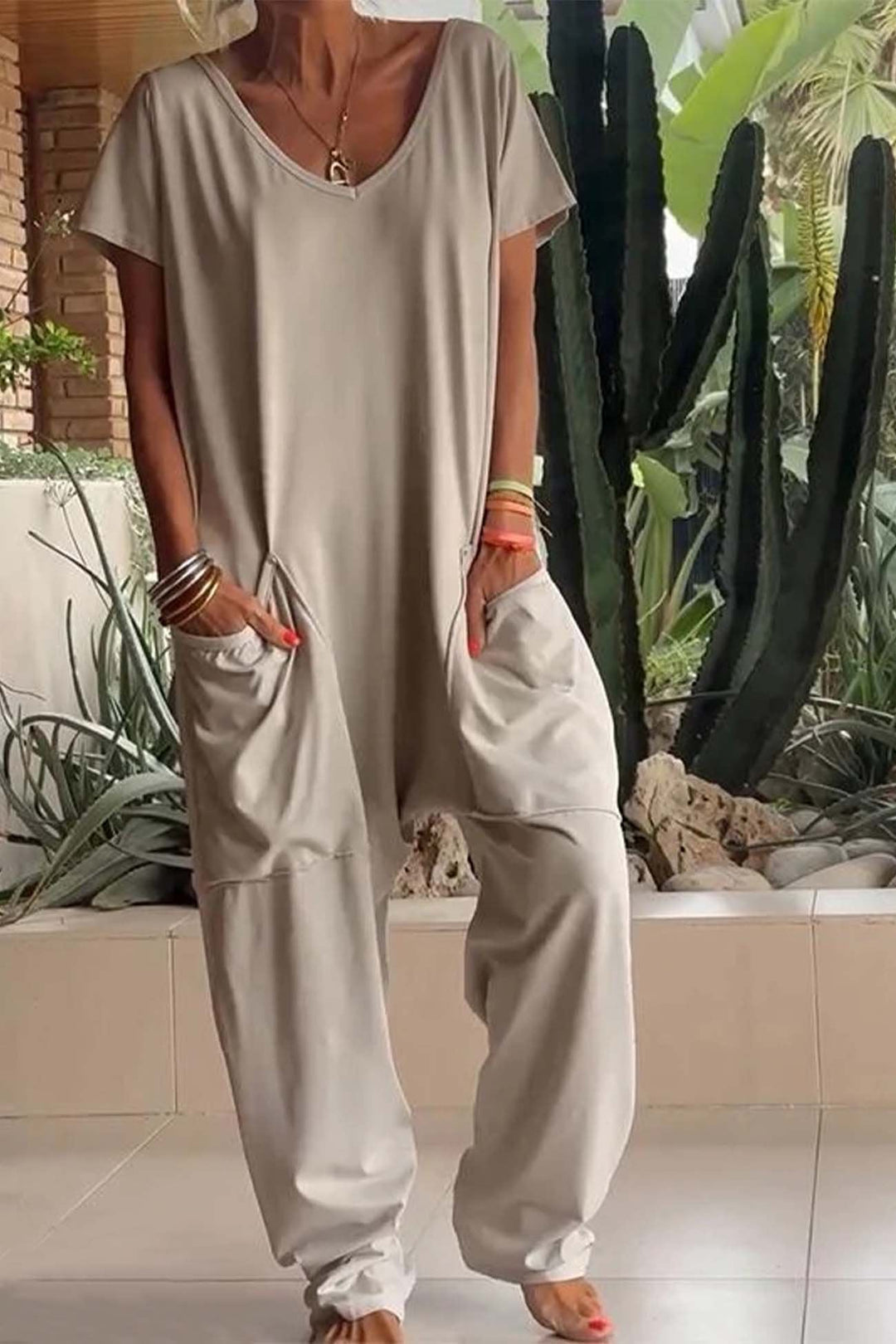 Lina | Jumpsuit mit V-Ausschnitt, Kurzarm, Weitem Bein und Seitentaschen