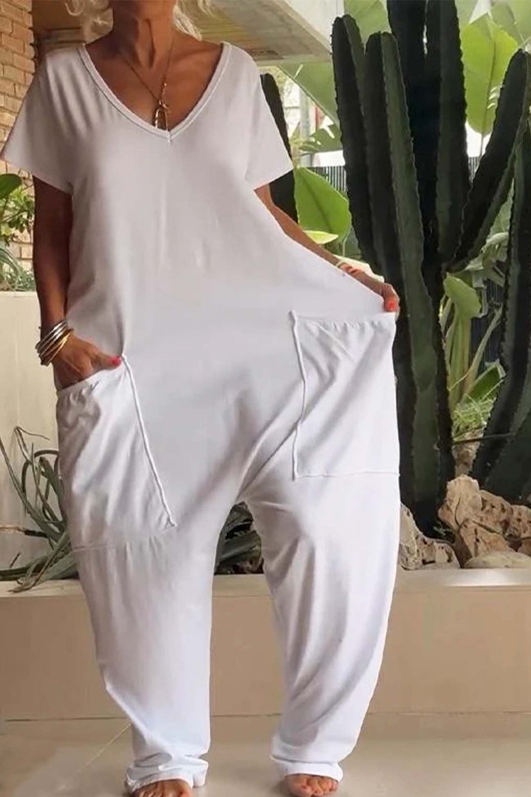 Lina | Jumpsuit mit V-Ausschnitt, Kurzarm, Weitem Bein und Seitentaschen
